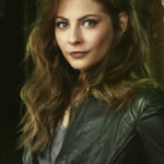 willa-holland-as-thea-photo